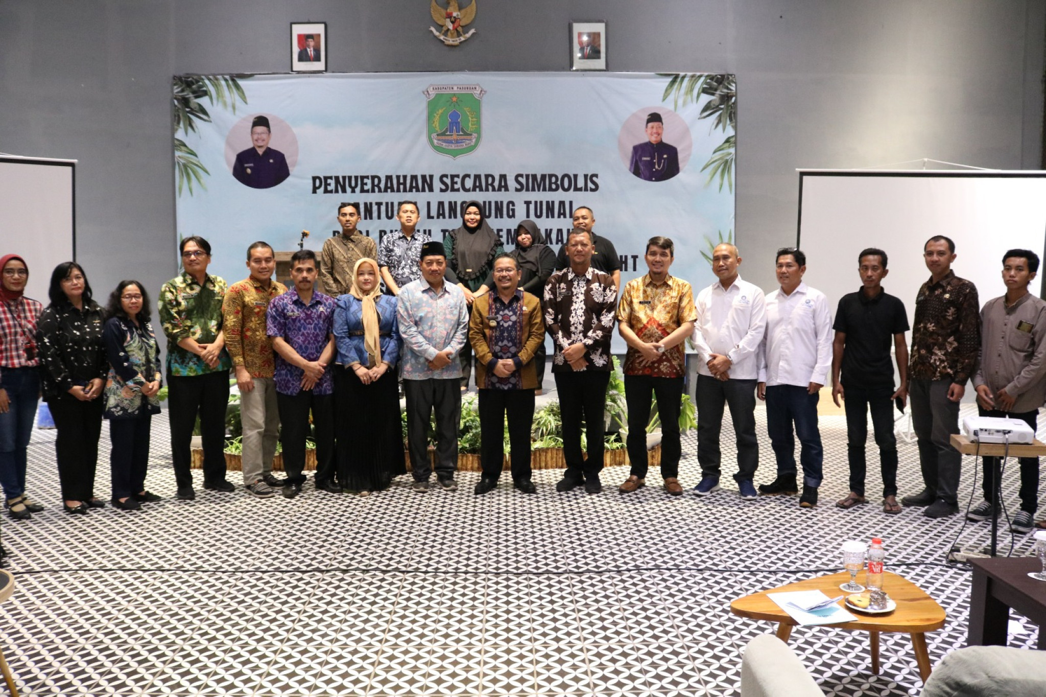 Serahkan BLT DBHCHT Kepada Buruh Tani Tembakau dan Buruh Pabrik Rokok, Plt. Bupati Pasuruan Berharap