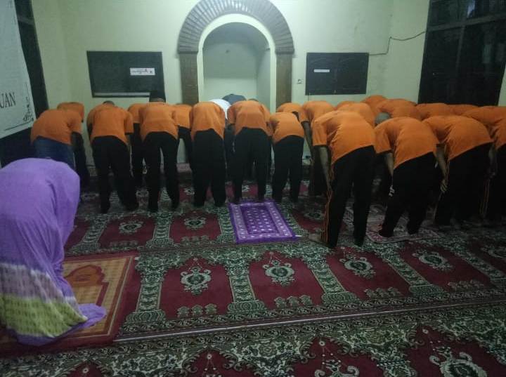 Solat Berjamaah Anak Jalanan